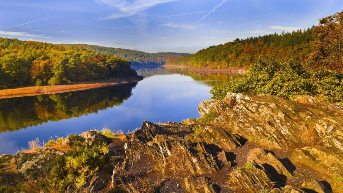 Le 5ème plus grand lac artificiel de France 45 m de profondeur et 167